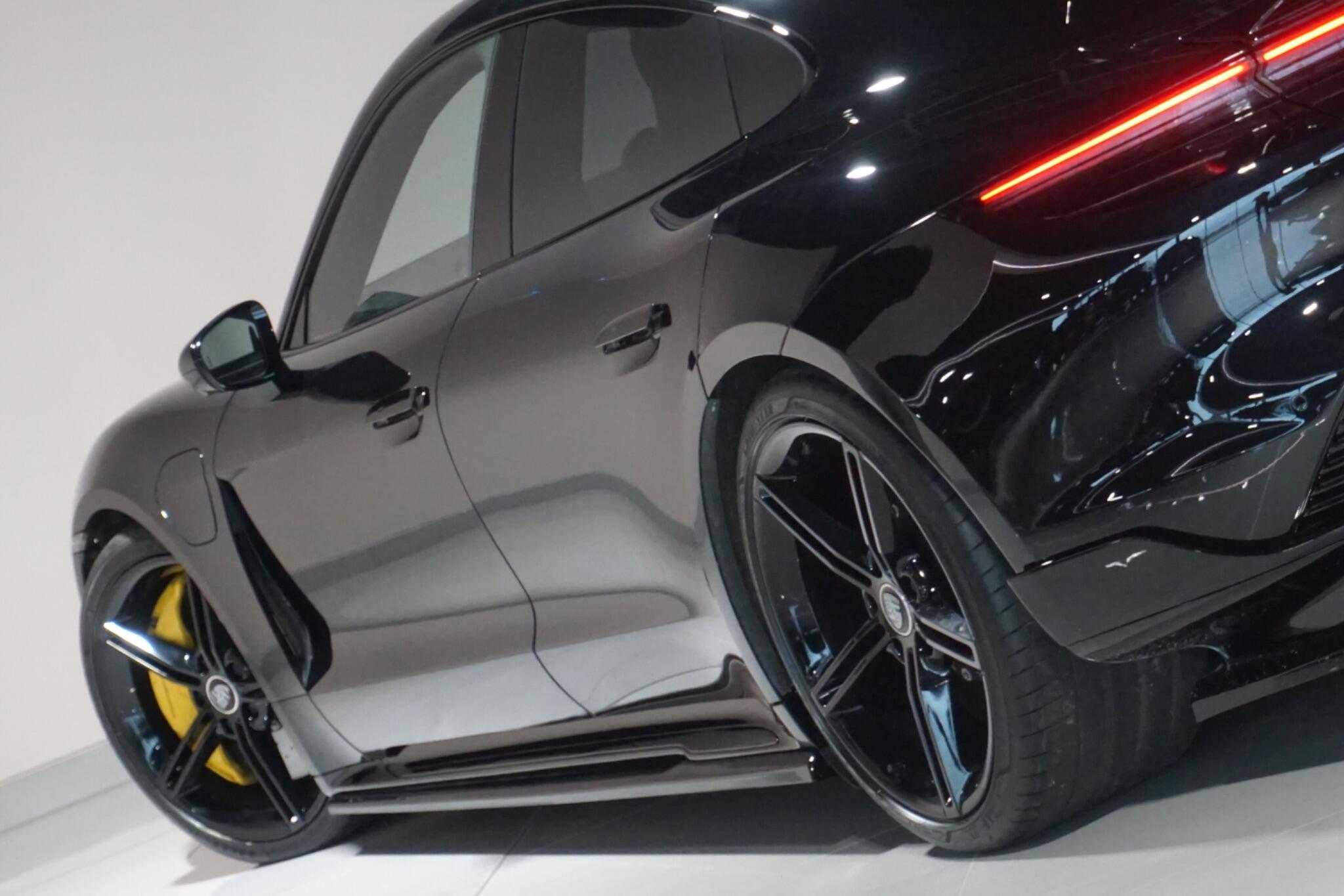 Porsche Taycan Performance Plus 93.4kWh Turbo Saloon 4dr Electric Auto 4WD (680 ps)